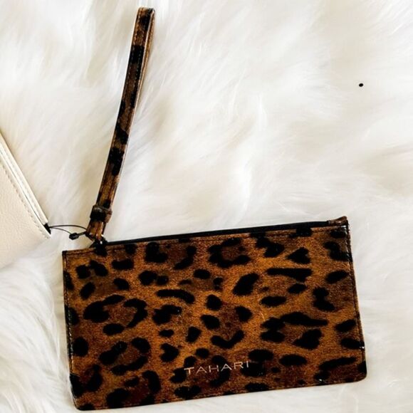 Tahari Twice As Nice 2 in 1 Wristlet Wallet - Picture 3 of 3